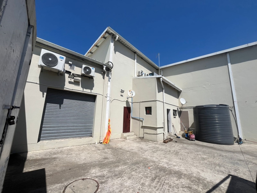 To Let commercial Property for Rent in Beacon Bay North Eastern Cape